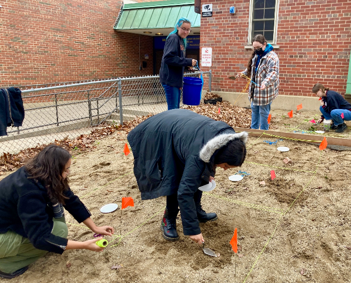 students at the ravinia dig