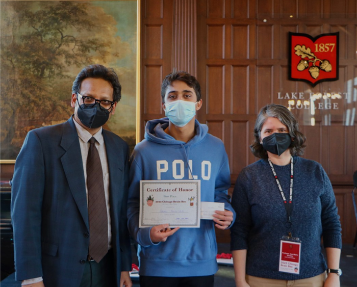 2022 Chicago Brain Bee winner flanked by two professors