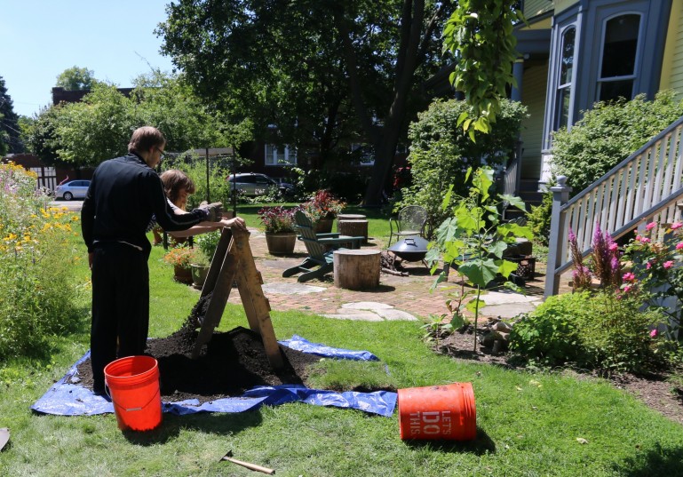 Students sift through dirt unearthed at the Gray House during a summer 2017 initial survey of the Gray House, led by Dr. Rebecca Graff in preparation for this summer's Field School.